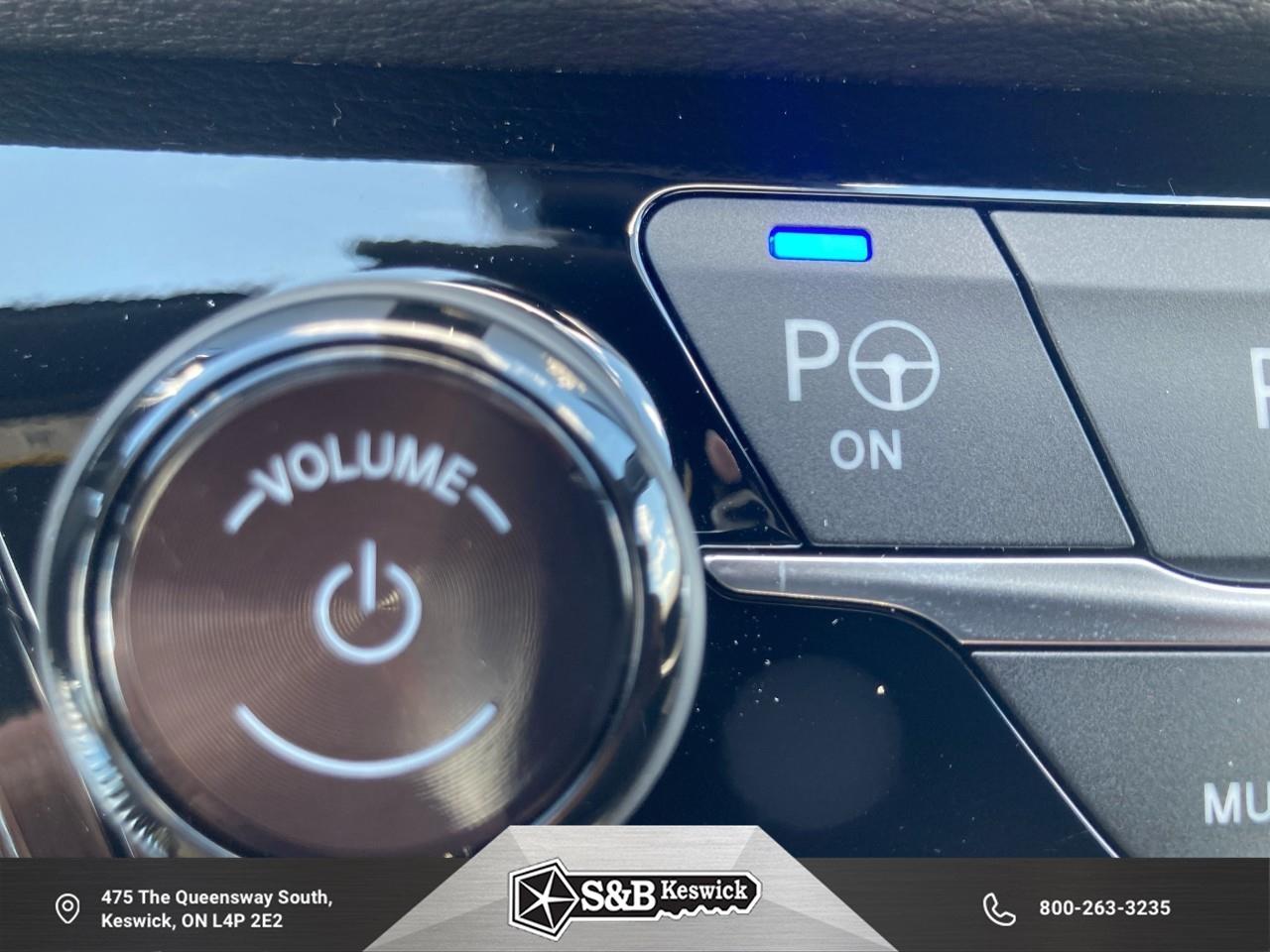 2024 Chrysler Pacifica Hybrid Select Passenger Van Photo