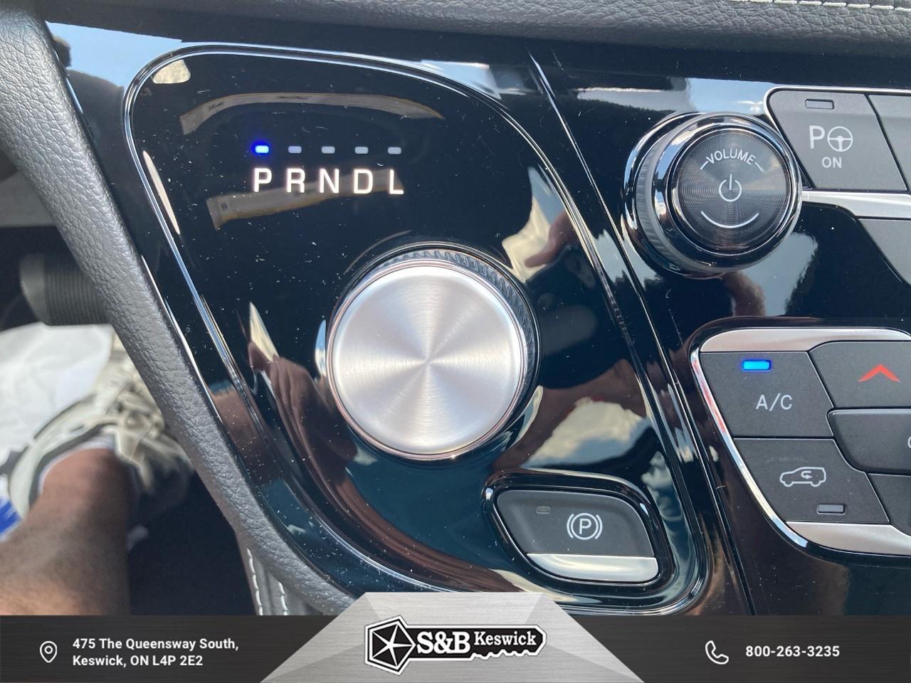 2024 Chrysler Pacifica Hybrid Select Passenger Van Photo