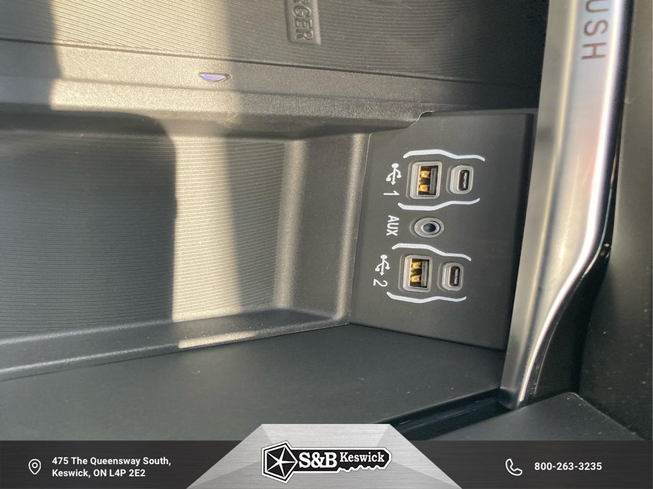 2024 Chrysler Pacifica Hybrid Select Passenger Van Photo