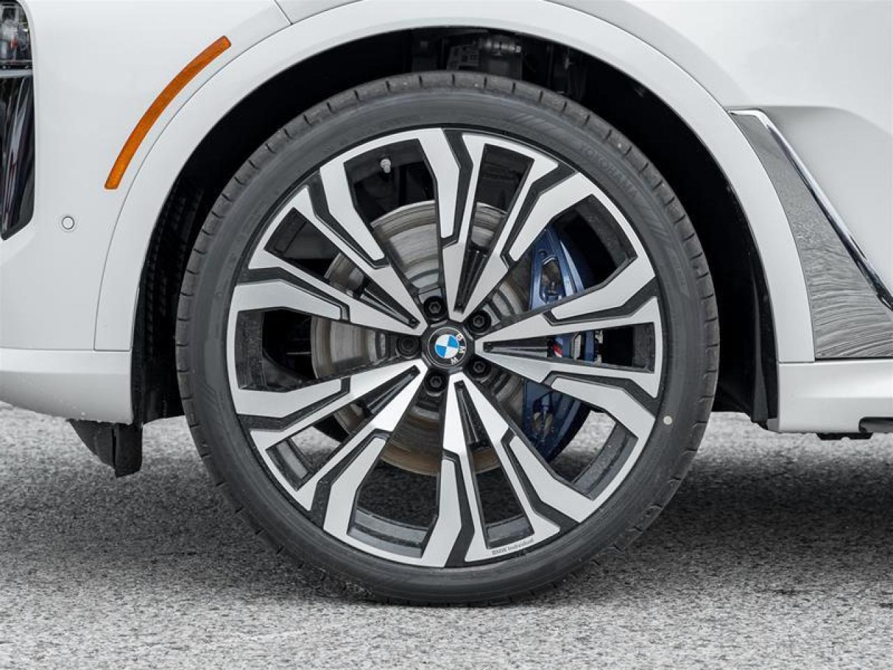 2026 BMW X7 xDrive40i 4dr All-Wheel Drive Sports Activity Vehicle Photo4