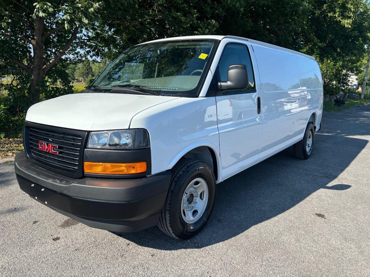2025 GMC Savana Cargo Van 3500 Extended Wheelbase Rear-Wheel Drive Photo0