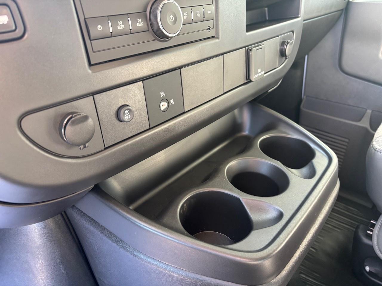 2025 GMC Savana Cargo Van 3500 Extended Wheelbase Rear-Wheel Drive Photo