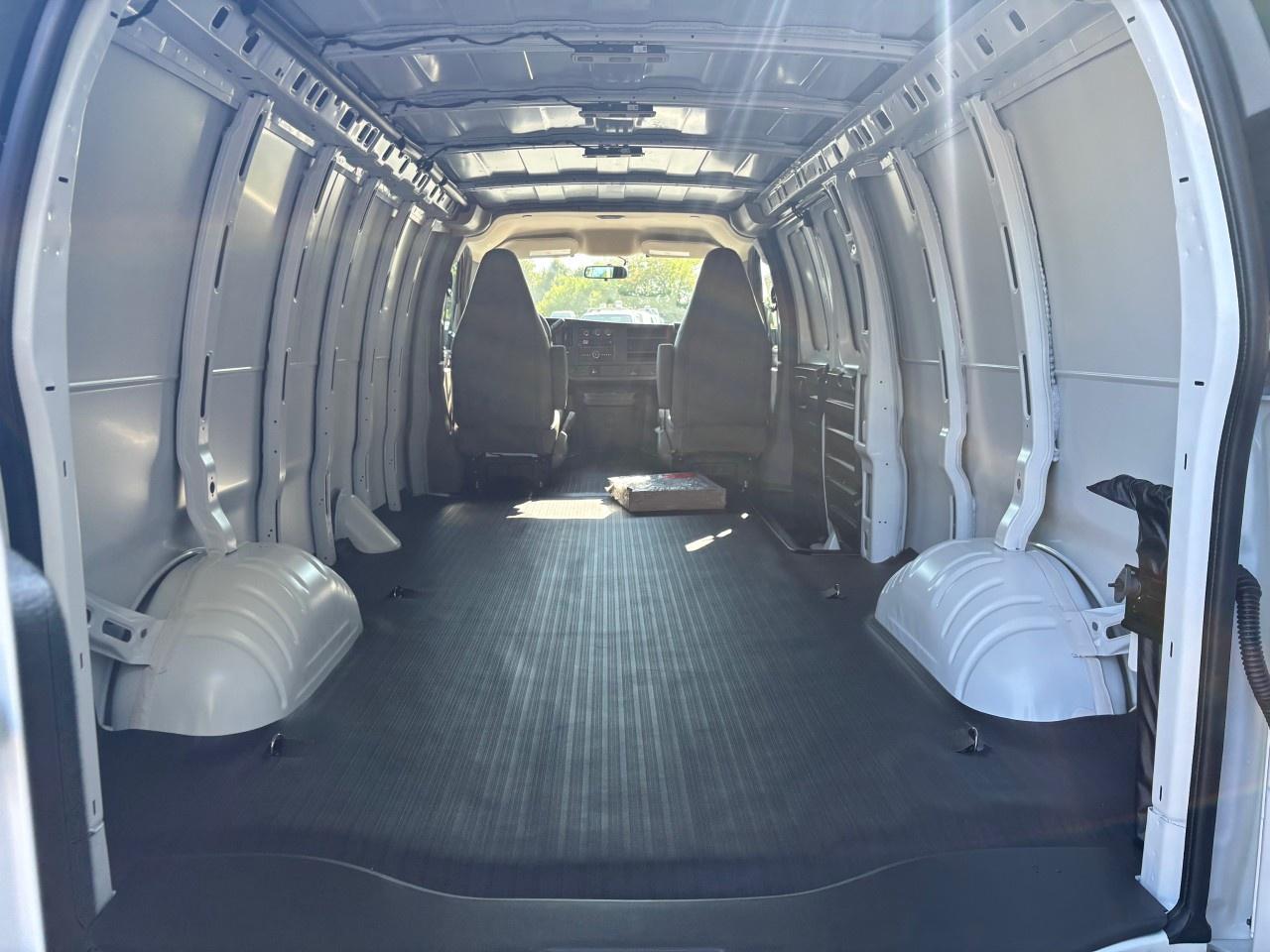 2025 GMC Savana Cargo Van 3500 Extended Wheelbase Rear-Wheel Drive Photo