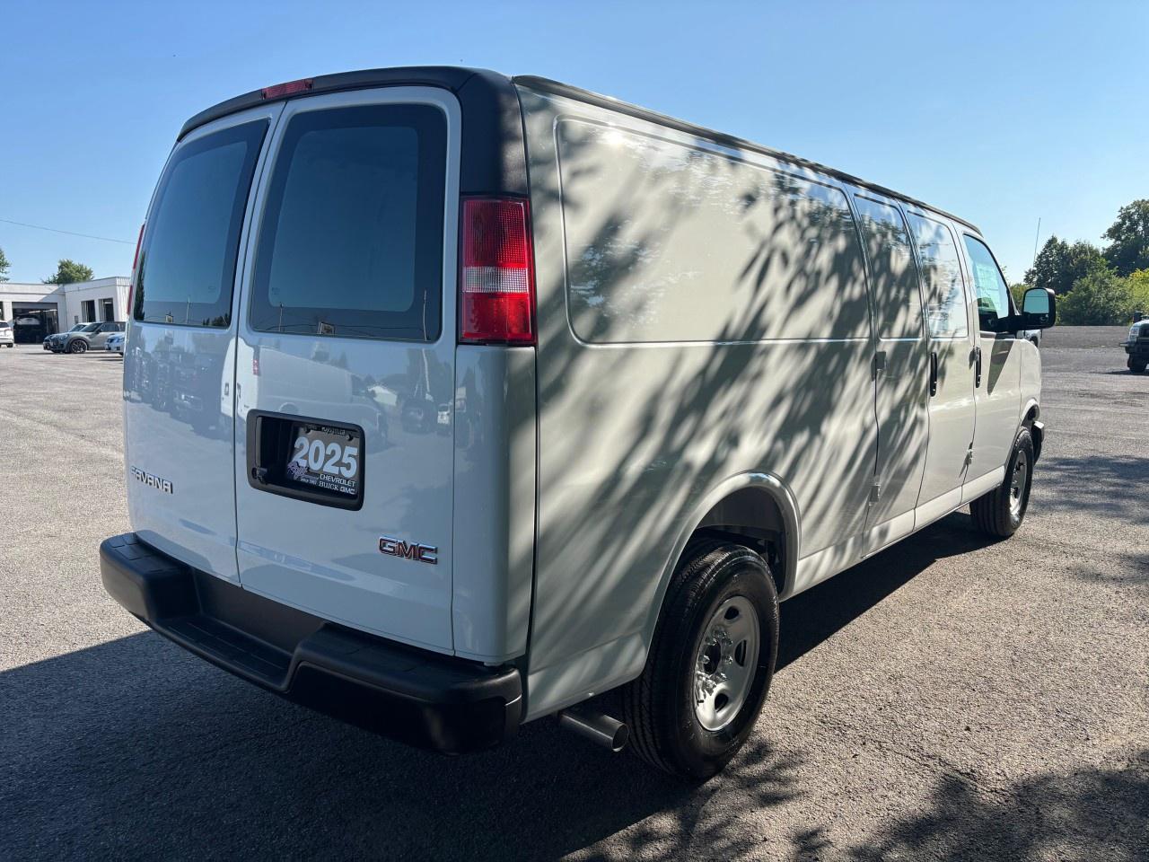 2025 GMC Savana Cargo Van 3500 Extended Wheelbase Rear-Wheel Drive Photo