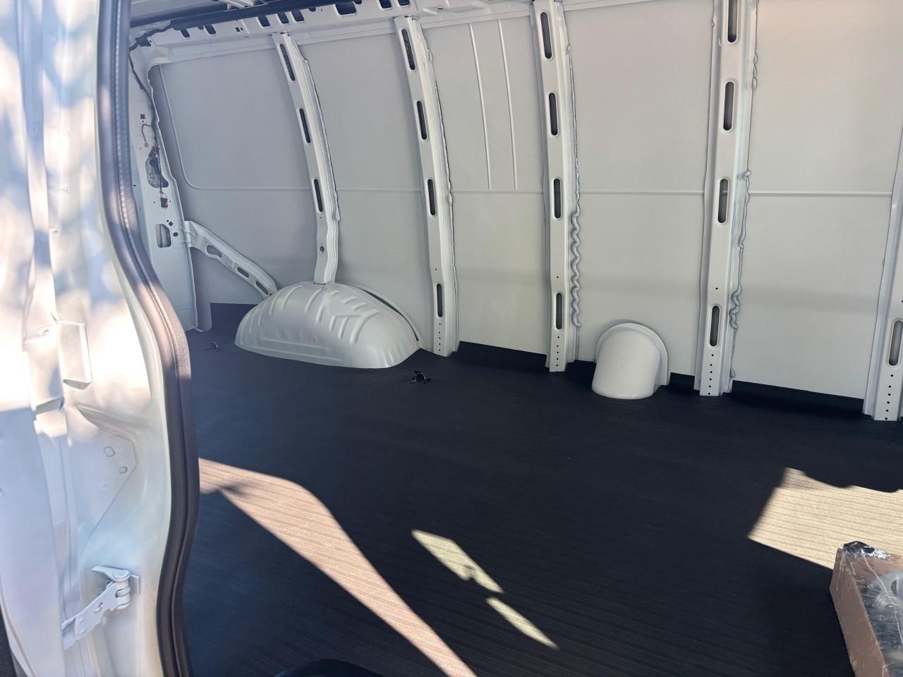 2025 GMC Savana Cargo Van 3500 Extended Wheelbase Rear-Wheel Drive Photo