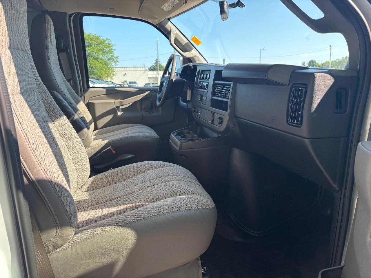 2025 GMC Savana Cargo Van 3500 Extended Wheelbase Rear-Wheel Drive Photo