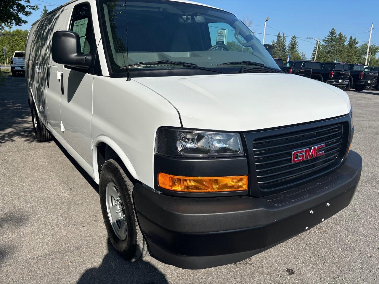 2025 GMC Savana Cargo Van 3500 Extended Wheelbase Rear-Wheel Drive Photo