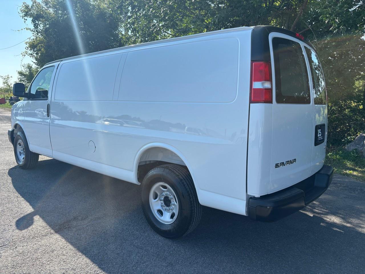 2025 GMC Savana Cargo Van 3500 Extended Wheelbase Rear-Wheel Drive Photo