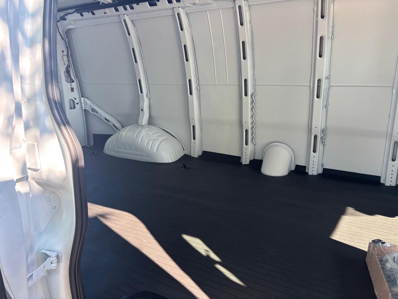 2025 GMC Savana Cargo Van 3500 Extended Wheelbase Rear-Wheel Drive Photo