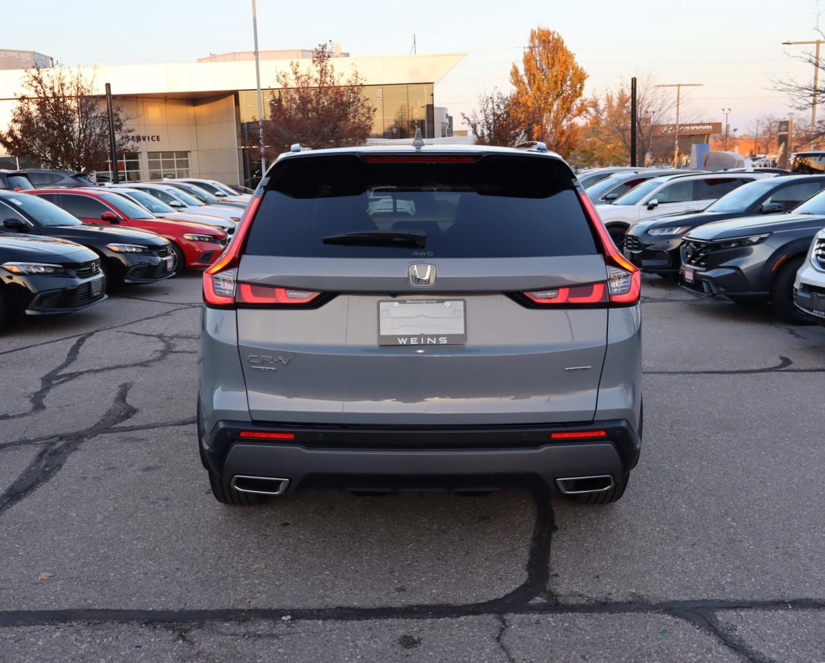 2023 Honda CR-V Hybrid Touring 4dr All-Wheel Drive Photo3