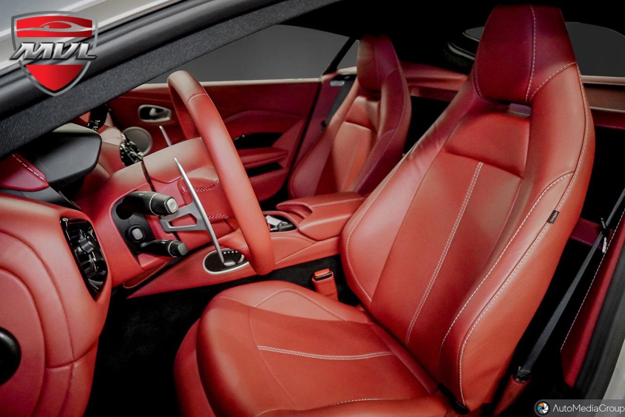 2023 Aston Martin Vantage  Photo