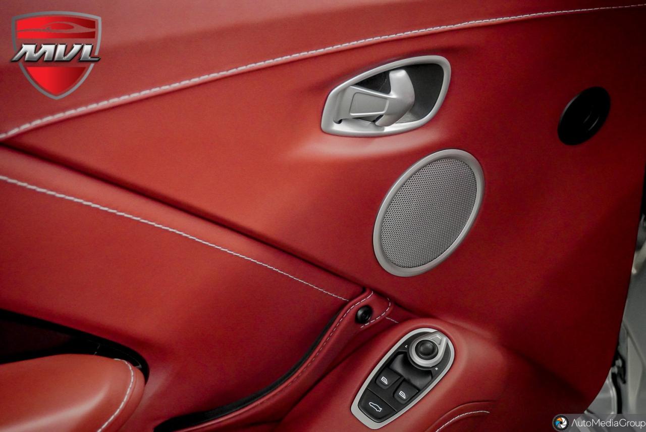 2023 Aston Martin Vantage  Photo