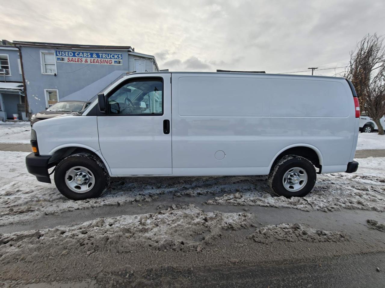 2022 Chevrolet Express 2500 Work Van Rear-Wheel Drive Cargo Van Photo3