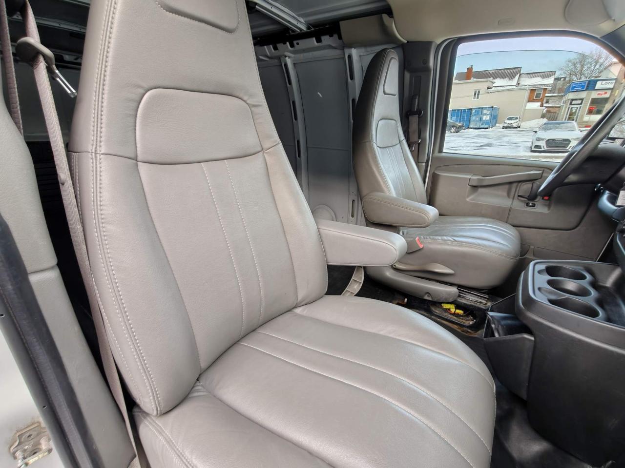 2022 Chevrolet Express 2500 Work Van Rear-Wheel Drive Cargo Van Photo