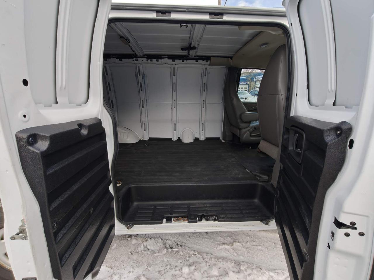 2022 Chevrolet Express 2500 Work Van Rear-Wheel Drive Cargo Van Photo
