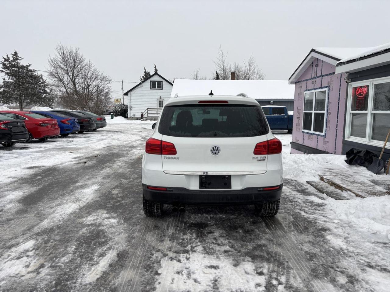 2017 Volkswagen Tiguan Comfortline 4dr All-wheel Drive 4MOTION Photo3