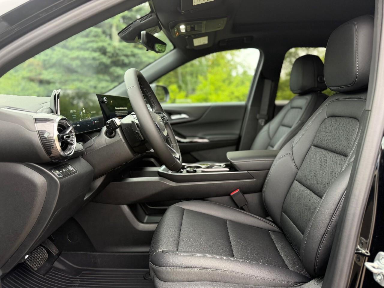 2026 Chevrolet Equinox LT 4dr All-Wheel Drive Photo4