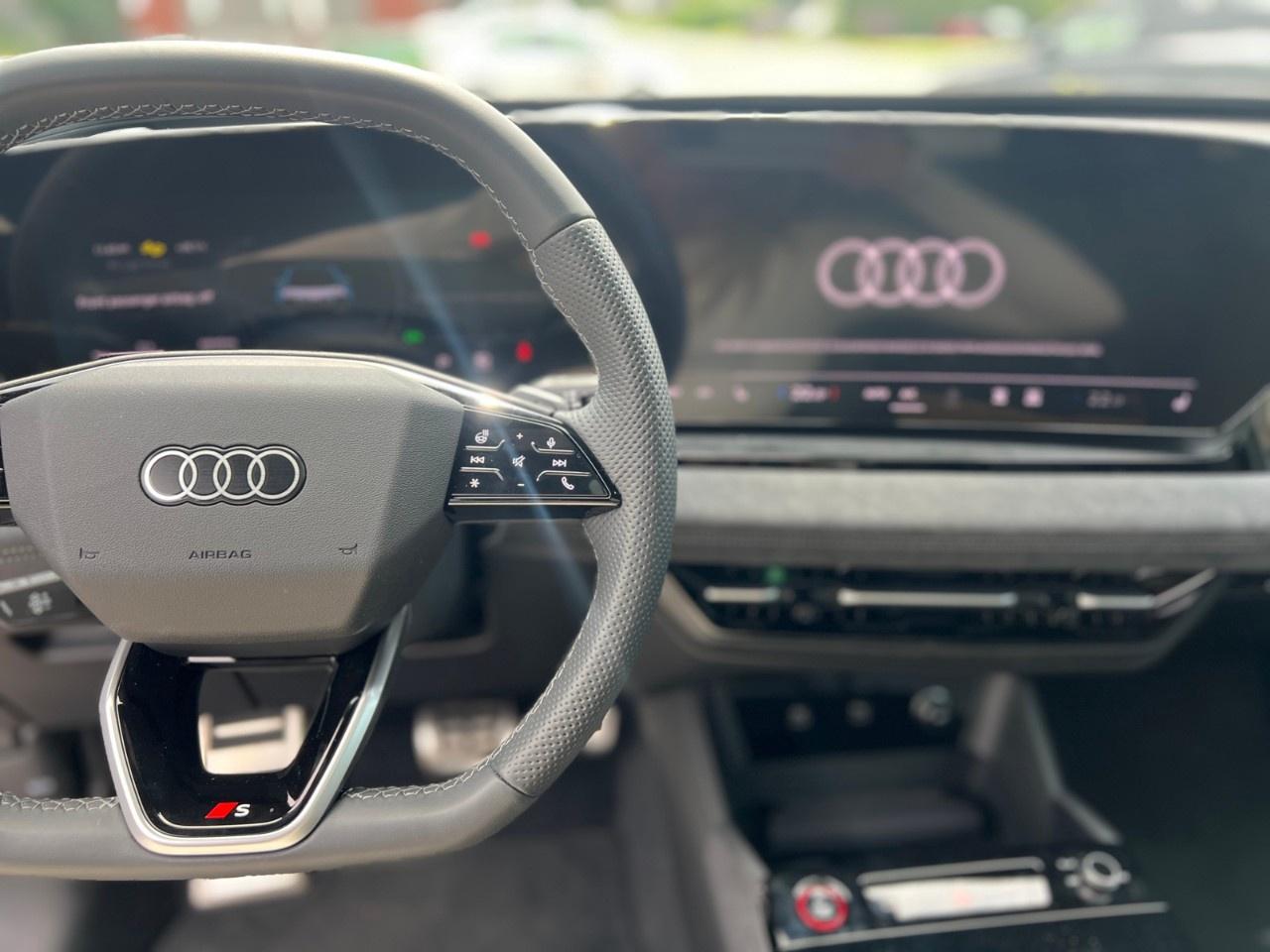 2025 Audi SQ6 e-tron quattro Technik Photo