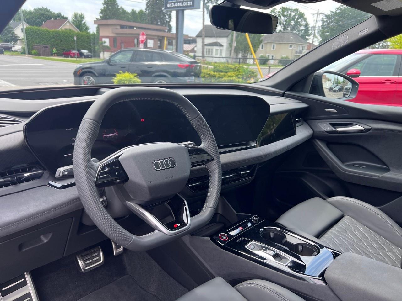 2025 Audi SQ6 e-tron quattro Technik Photo