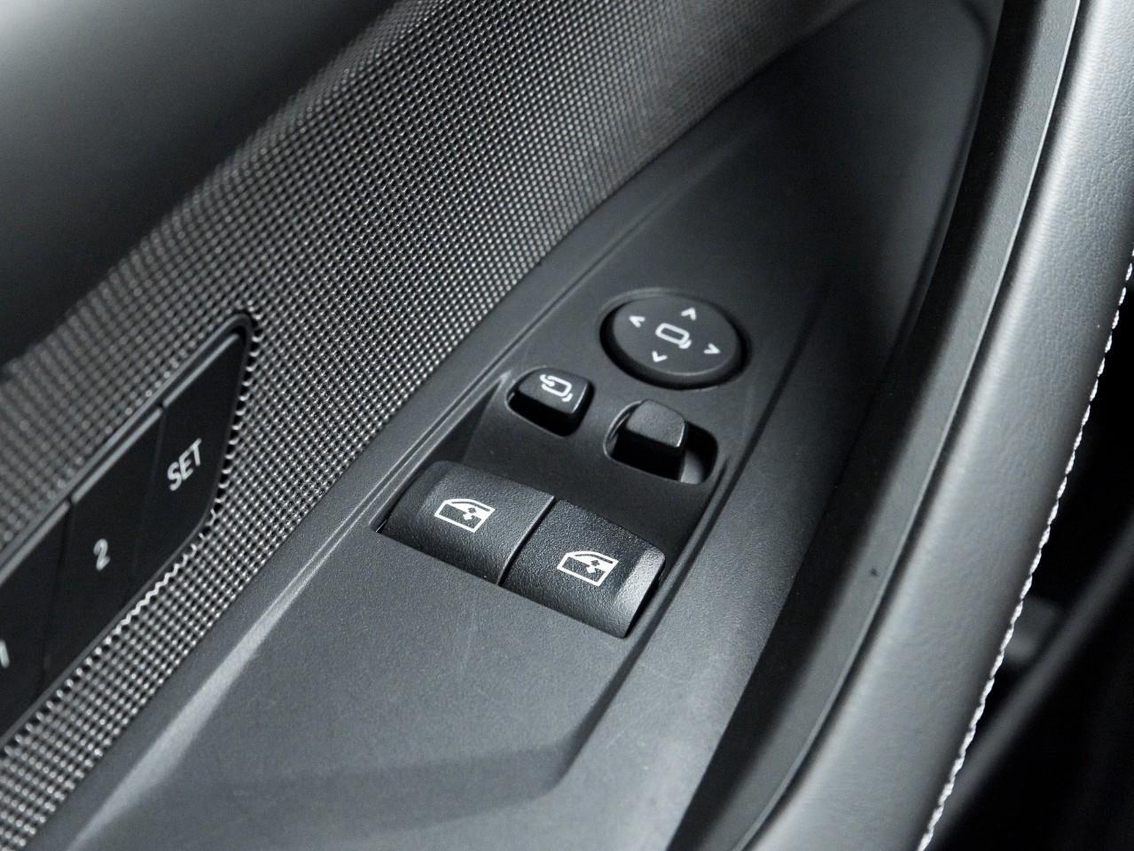 2021 BMW M4 Base 2dr Rear-Wheel Drive Coupe Photo