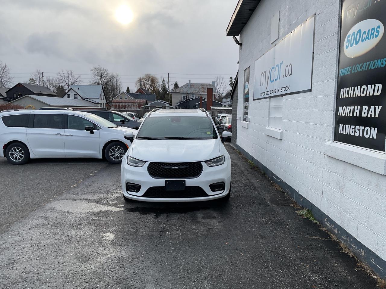 2023 Chrysler Pacifica Touring-L Front-Wheel Drive Passenger Van Photo