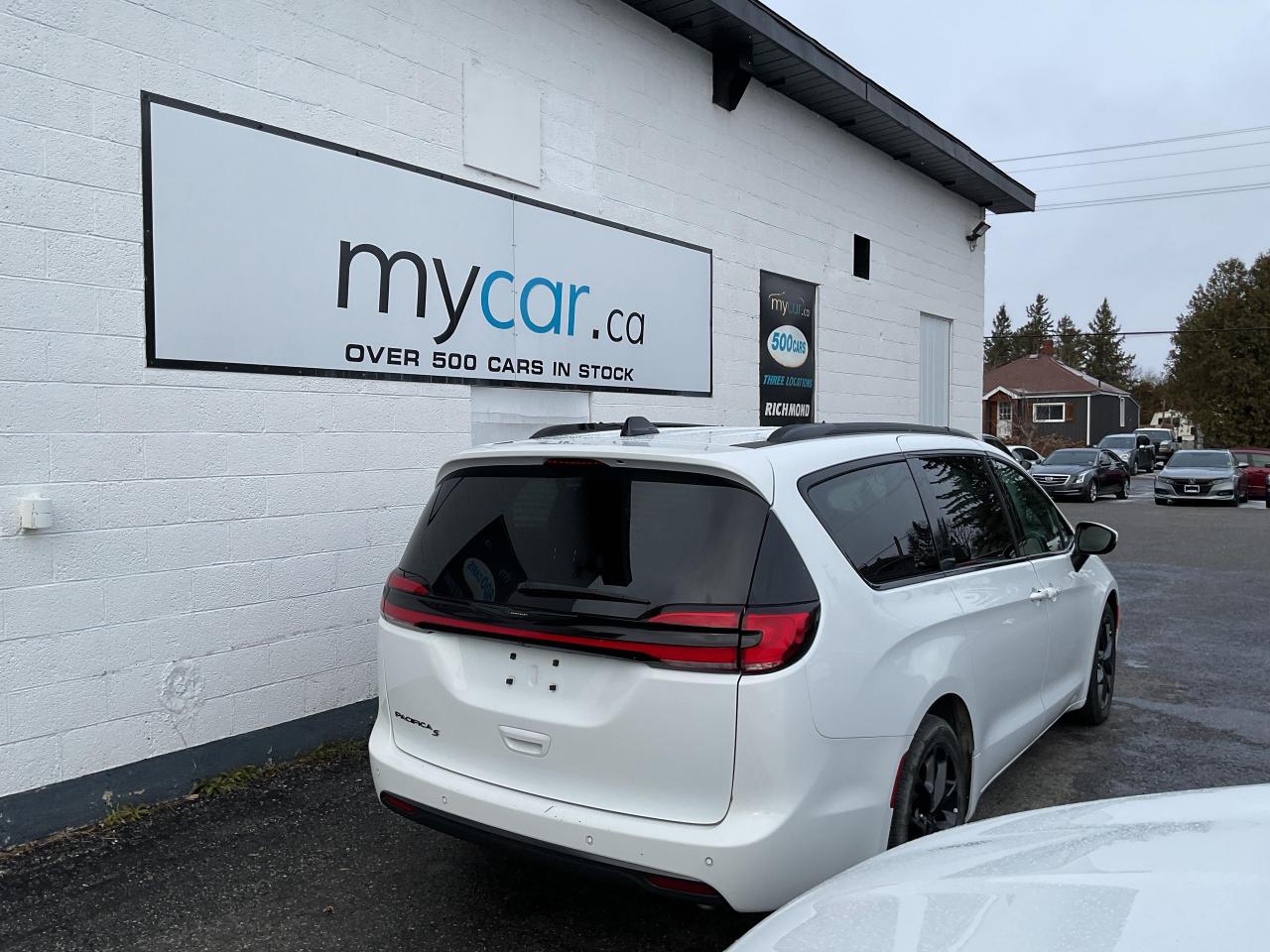 2023 Chrysler Pacifica Touring-L Front-Wheel Drive Passenger Van Photo2