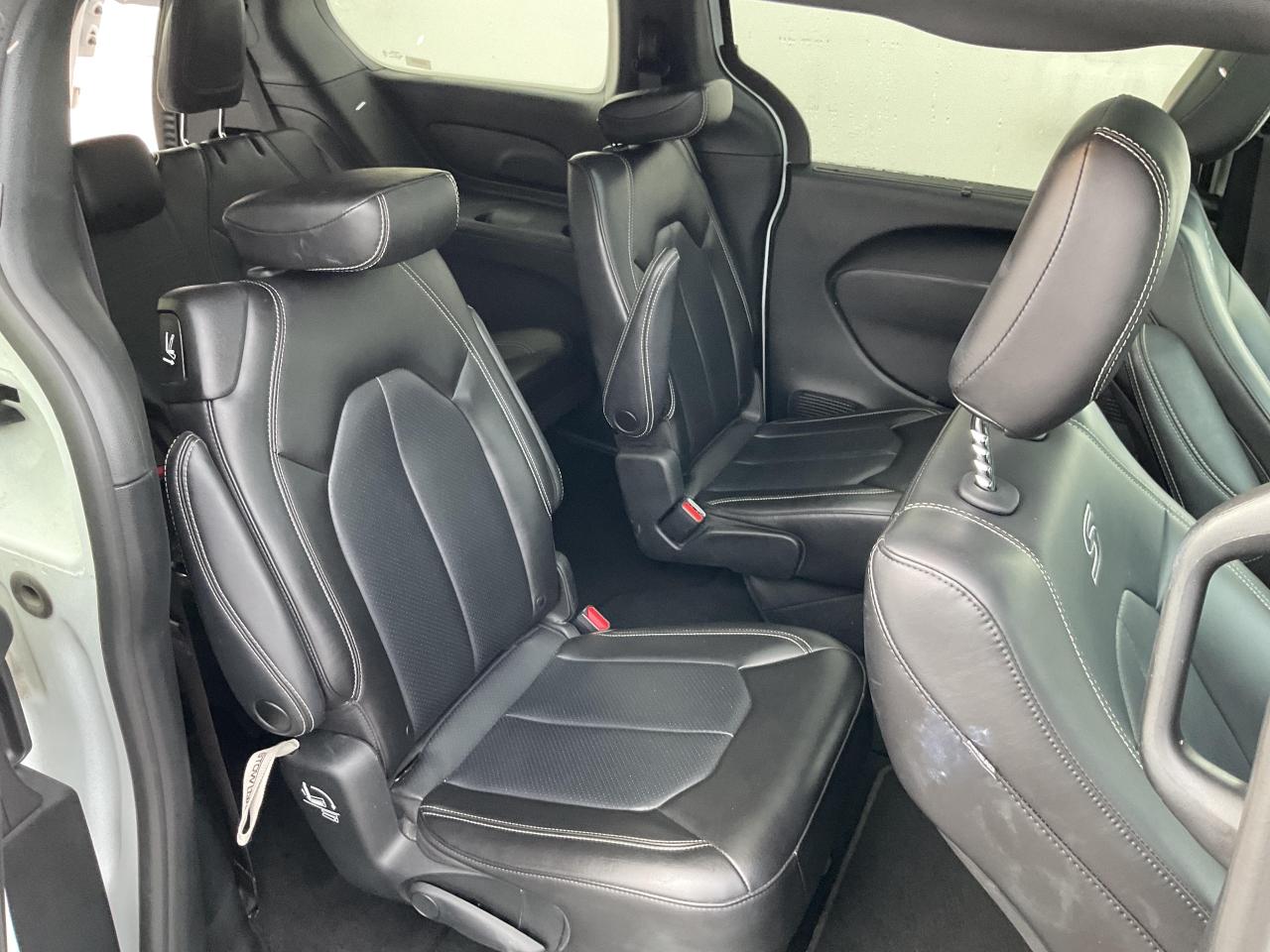 2023 Chrysler Pacifica Touring-L Front-Wheel Drive Passenger Van Photo