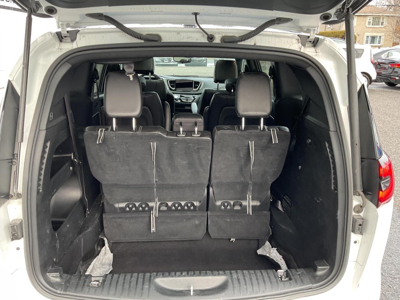 2023 Chrysler Pacifica Touring-L Front-Wheel Drive Passenger Van Photo