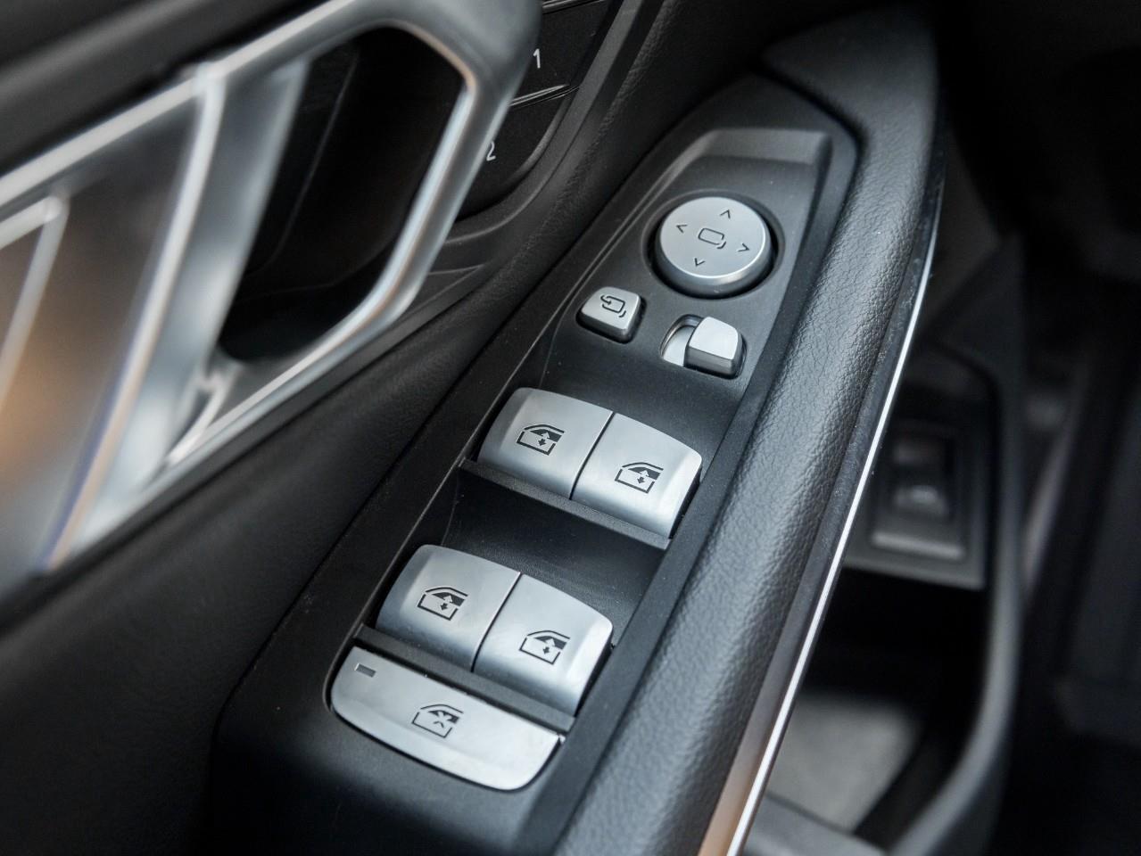 2025 BMW 330 i xDrive 4dr All-Wheel Drive Sedan Photo