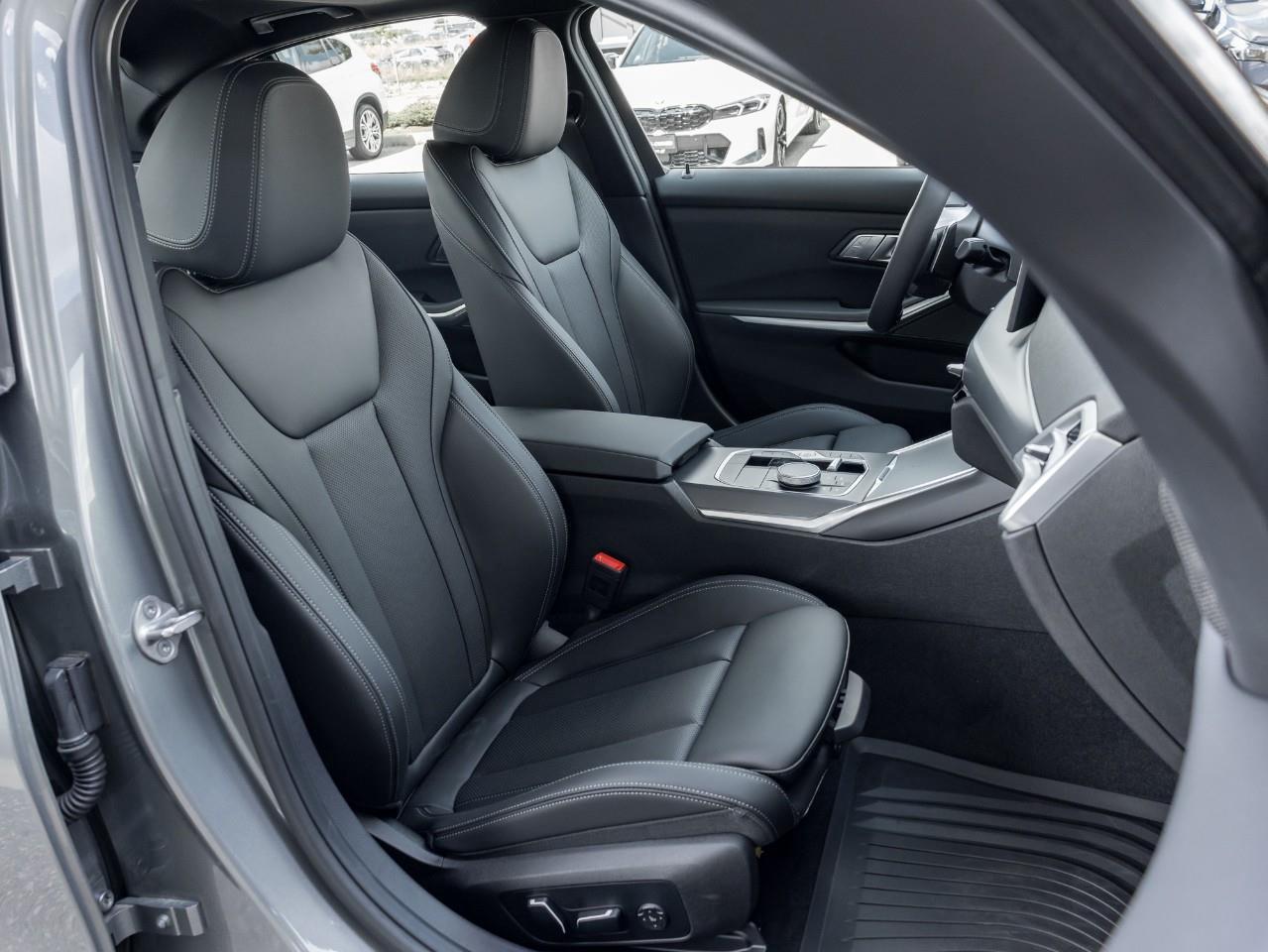 2025 BMW 330 i xDrive 4dr All-Wheel Drive Sedan Photo