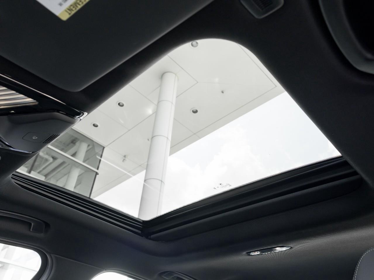 2025 BMW 330 i xDrive 4dr All-Wheel Drive Sedan Photo