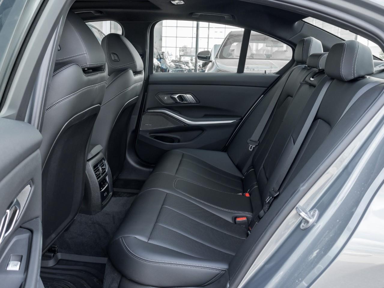 2025 BMW 330 i xDrive 4dr All-Wheel Drive Sedan Photo