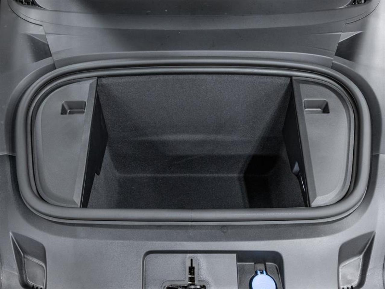 2025 Porsche Taycan  Photo