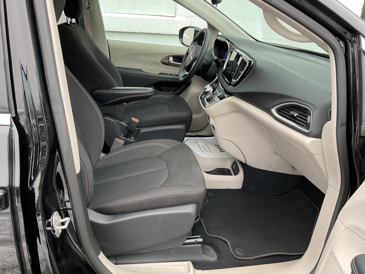 2024 Chrysler Grand Caravan SXT Front-Wheel Drive Passenger Van Photo