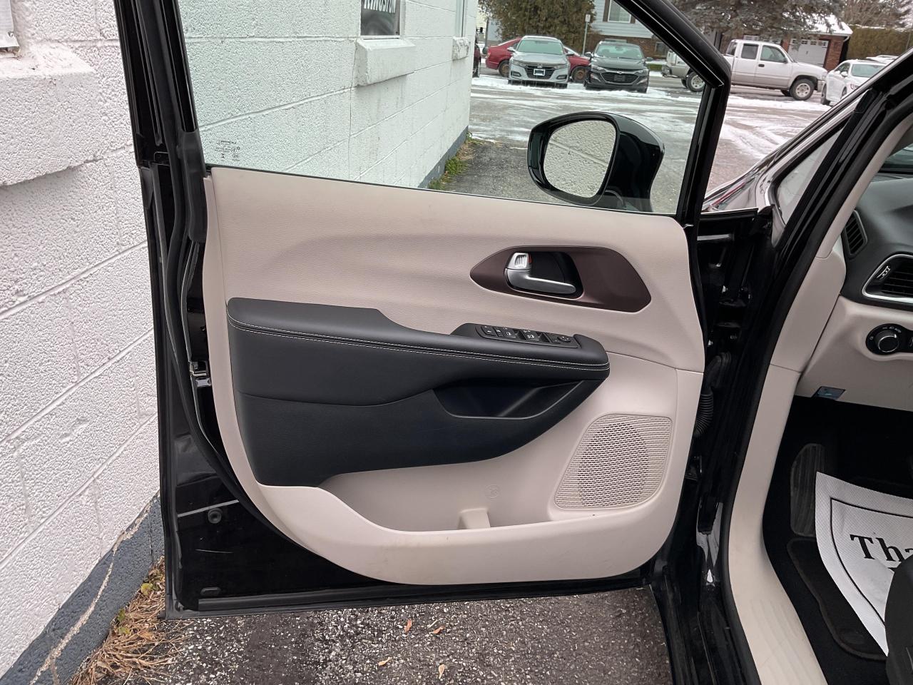 2024 Chrysler Grand Caravan SXT Front-Wheel Drive Passenger Van Photo