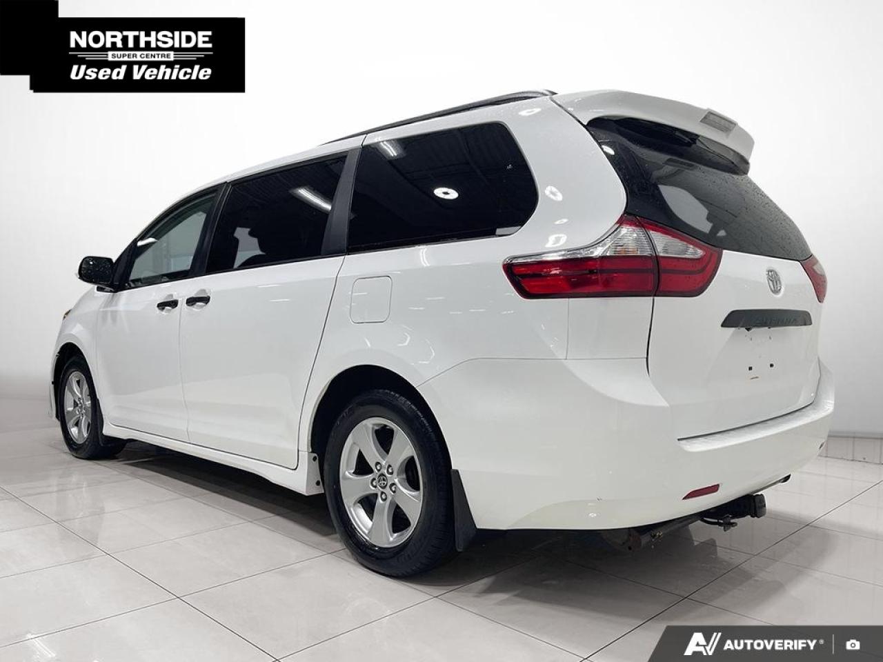 2019 Toyota Sienna 7-Passenger 4dr Front-wheel Drive Passenger Van Photo4
