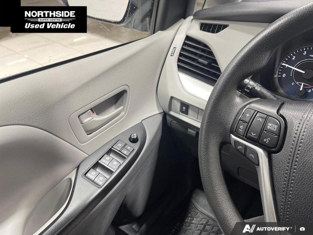 2019 Toyota Sienna 7-Passenger 4dr Front-wheel Drive Passenger Van Photo