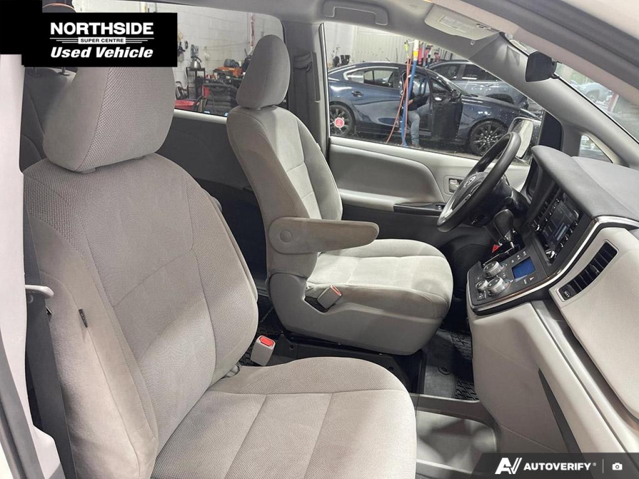 2019 Toyota Sienna 7-Passenger 4dr Front-wheel Drive Passenger Van Photo