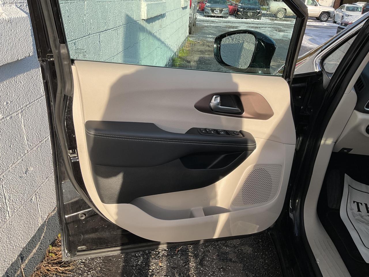 2024 Chrysler Grand Caravan SXT Front-Wheel Drive Passenger Van Photo