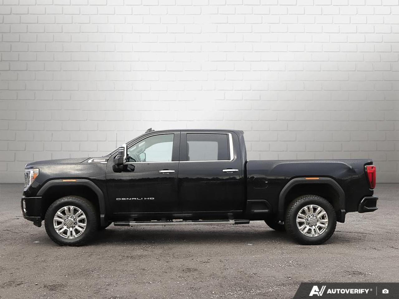 2023 GMC SIERRA 2500HD 4WD Crew Cab Standard Box Denali Photo