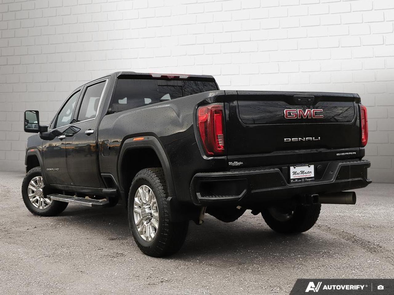 2023 GMC SIERRA 2500HD 4WD Crew Cab Standard Box Denali Photo2