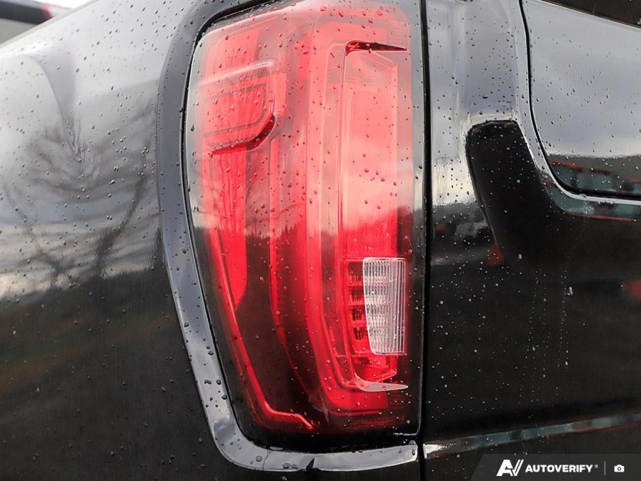 2023 GMC SIERRA 2500HD 4WD Crew Cab Standard Box Denali Photo