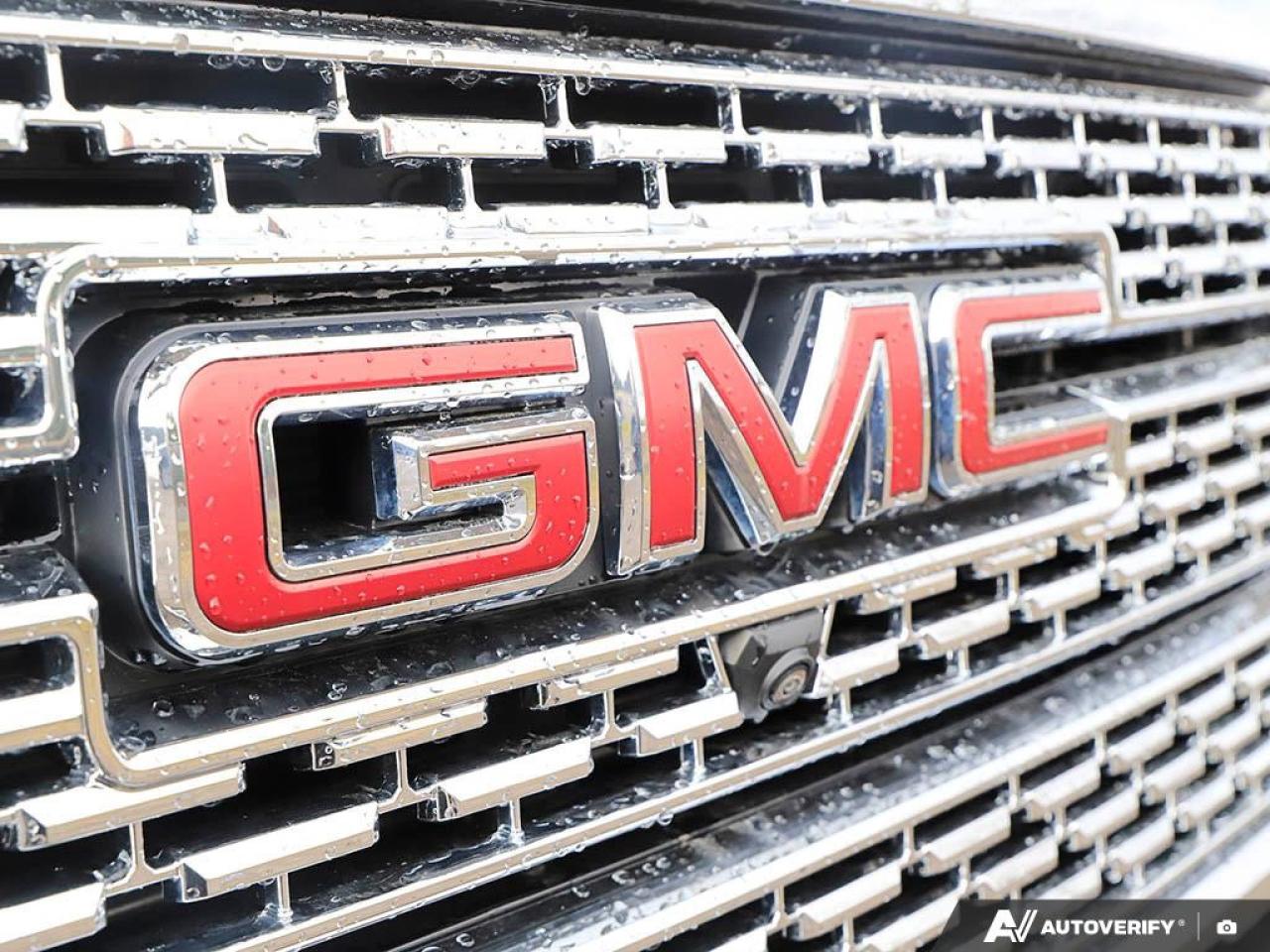 2023 GMC SIERRA 2500HD 4WD Crew Cab Standard Box Denali Photo
