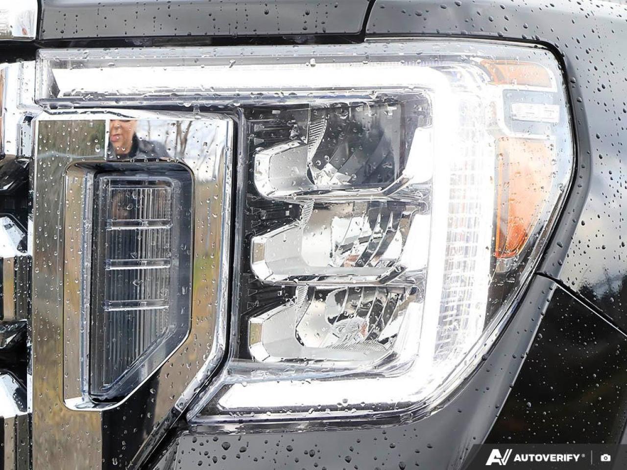 2023 GMC SIERRA 2500HD 4WD Crew Cab Standard Box Denali Photo