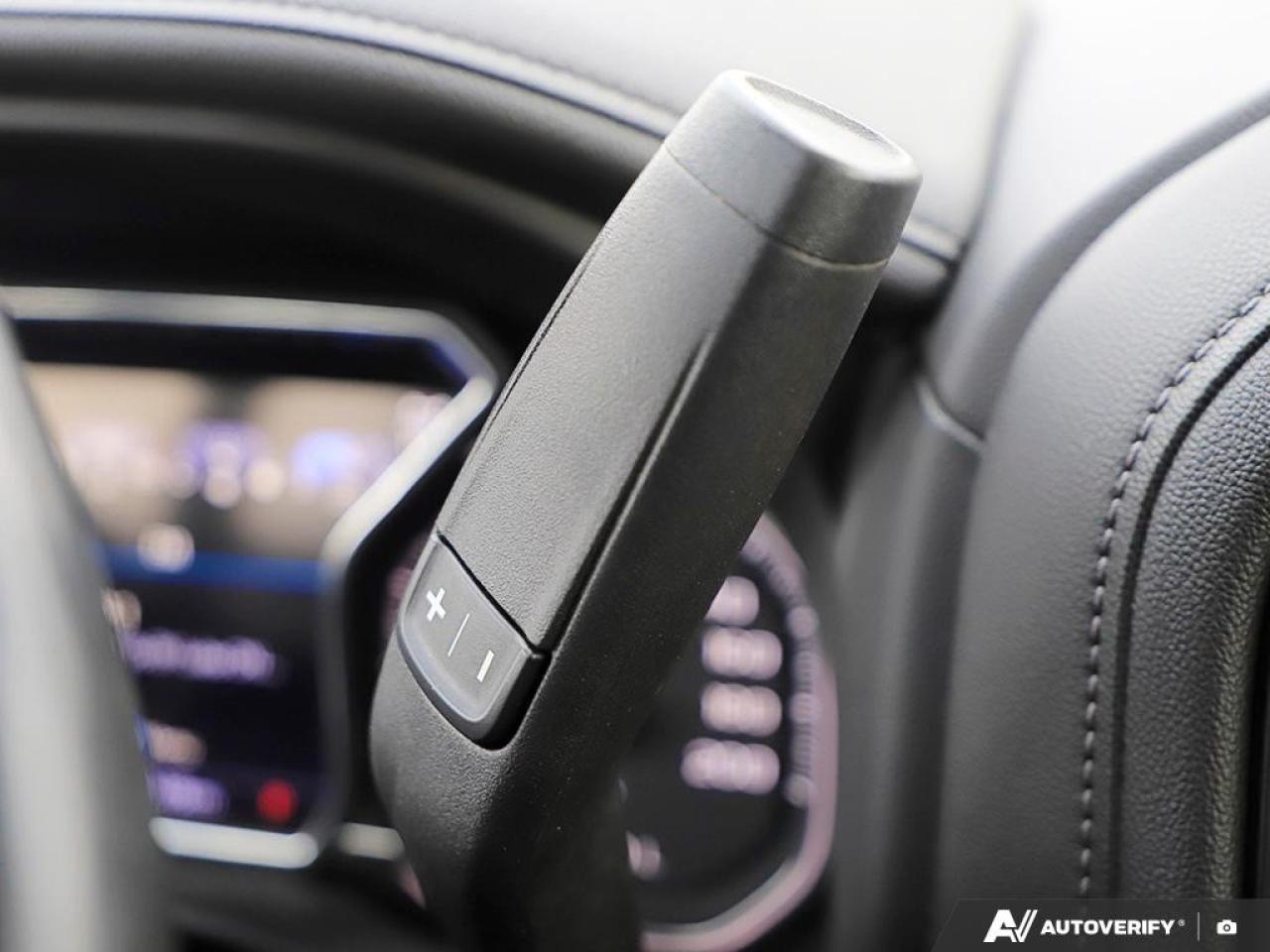 2023 GMC SIERRA 2500HD 4WD Crew Cab Standard Box Denali Photo