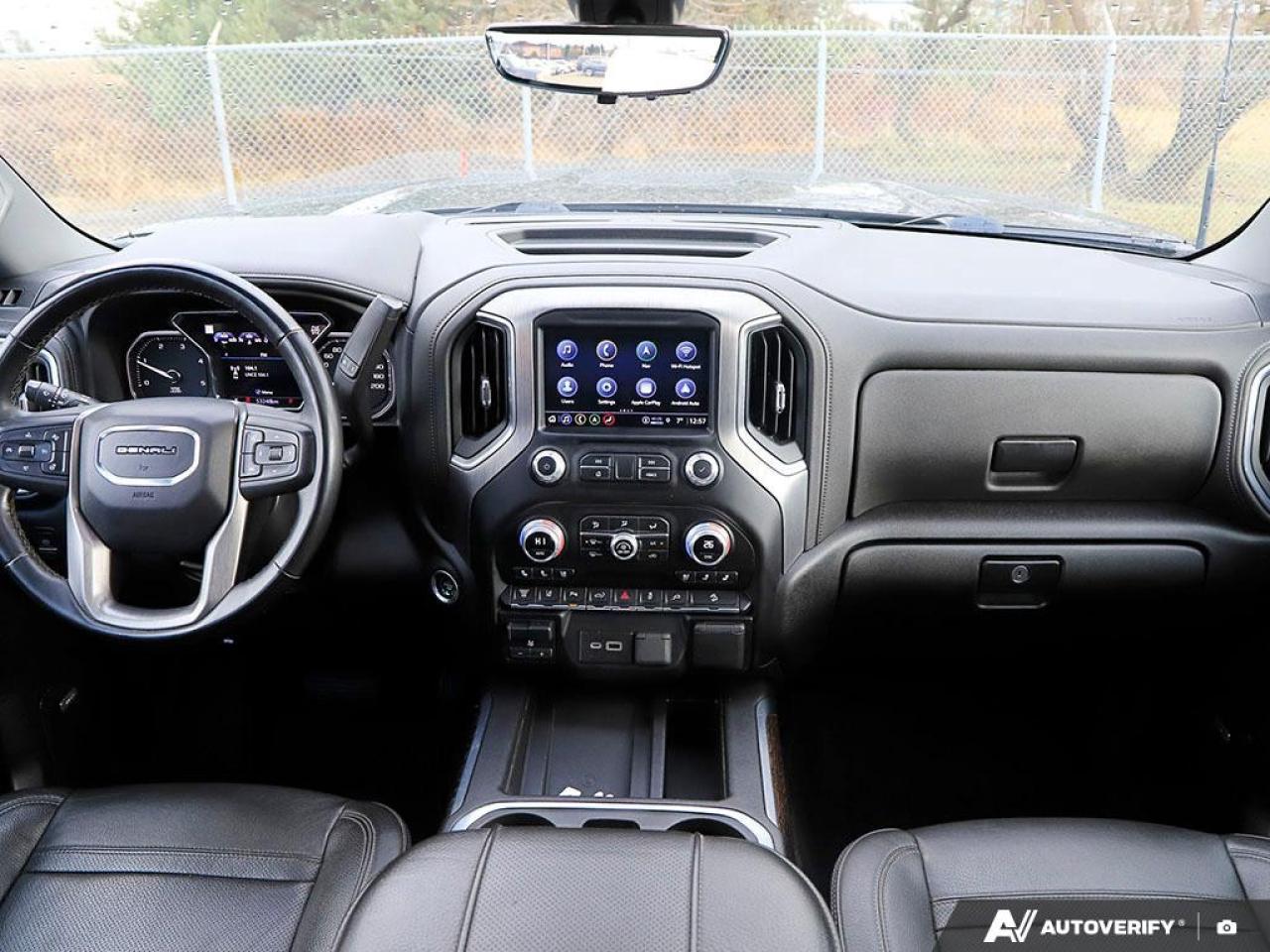 2023 GMC SIERRA 2500HD 4WD Crew Cab Standard Box Denali Photo