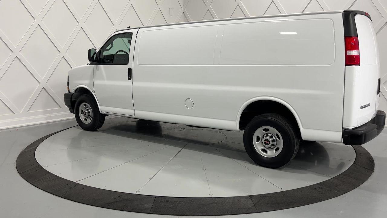 2022 GMC Savana 2500  Photo