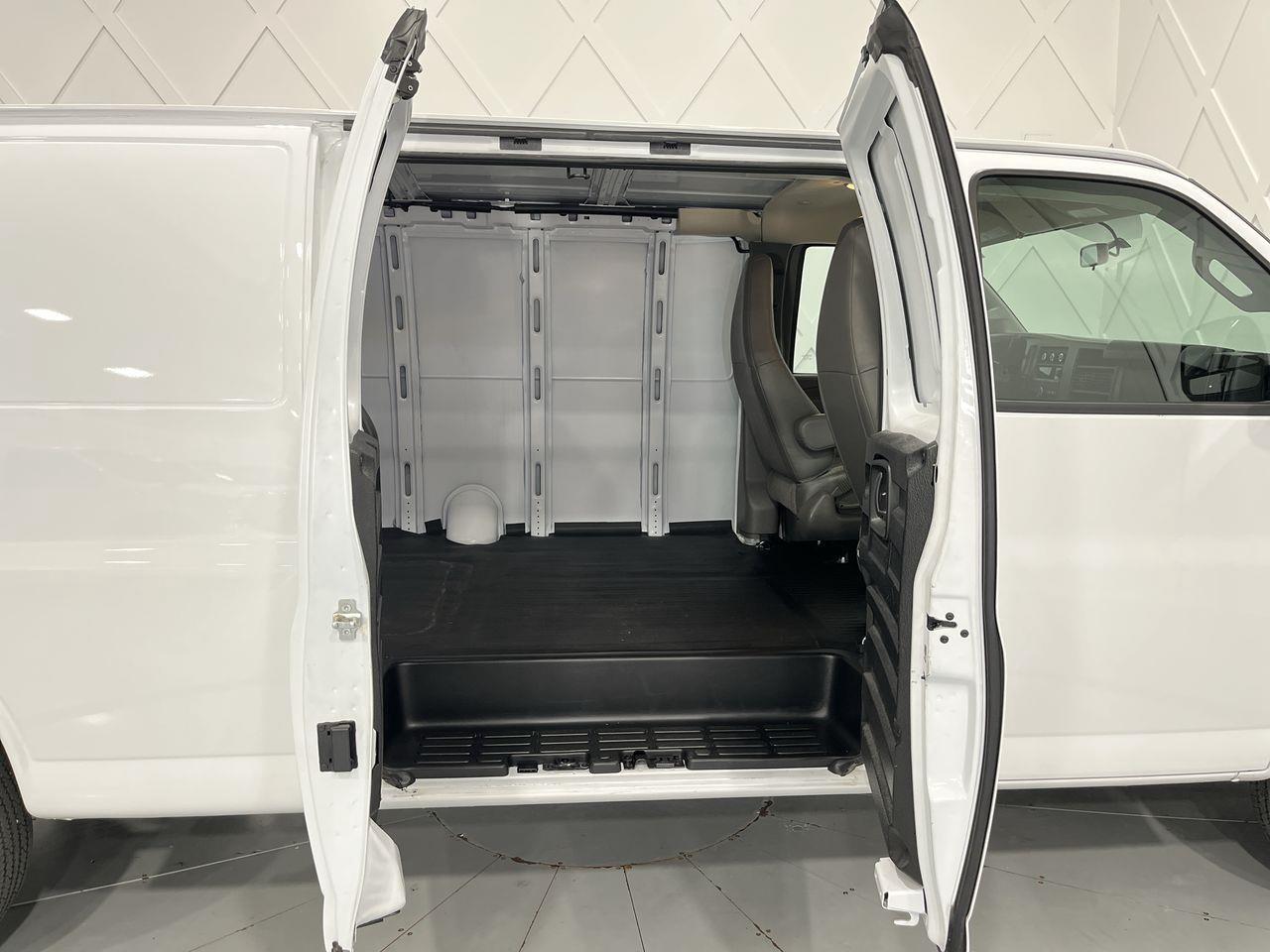 2022 GMC Savana 2500  Photo