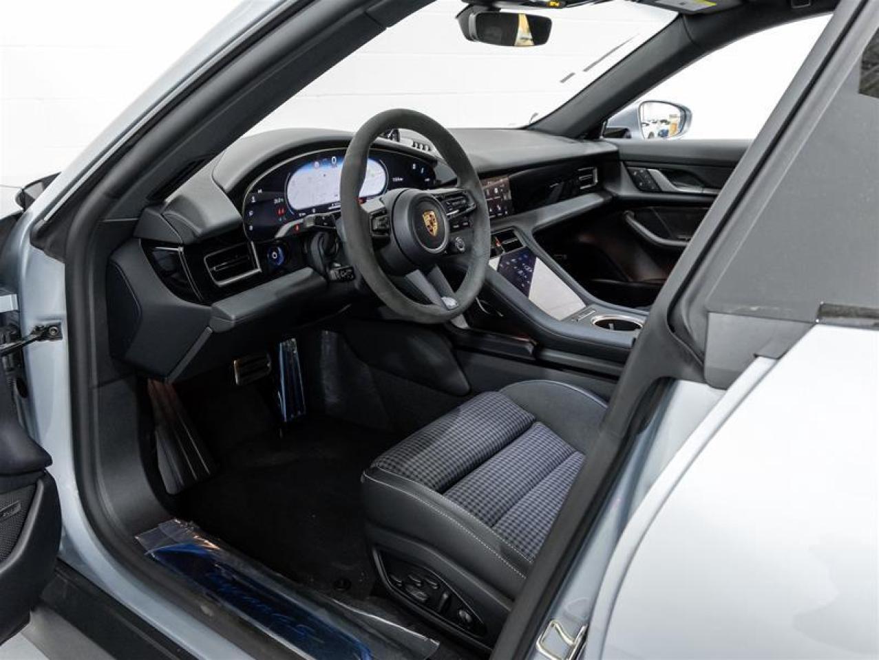 2025 Porsche Taycan  Photo