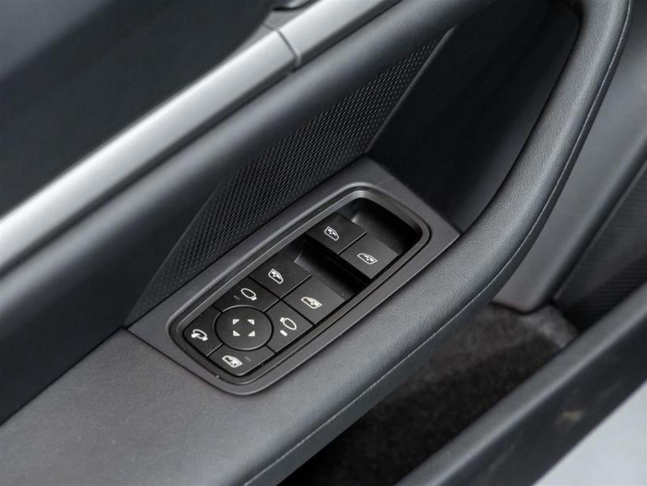 2025 Porsche Taycan  Photo